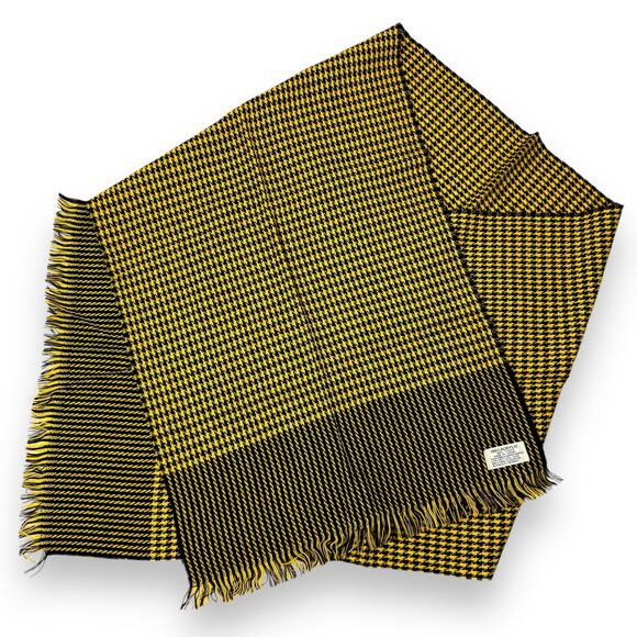 1970's Japanese yellow and black houndstooth large winter scarf - Picture 6 of 9